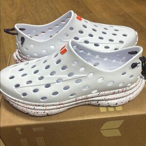 Brand new Kane revive shoes